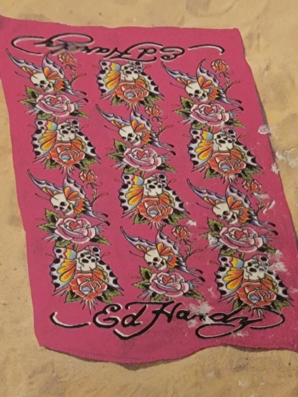 🆕️🏖Ed Hardy Oversized Skulls & Roses Pink Beach Towel.